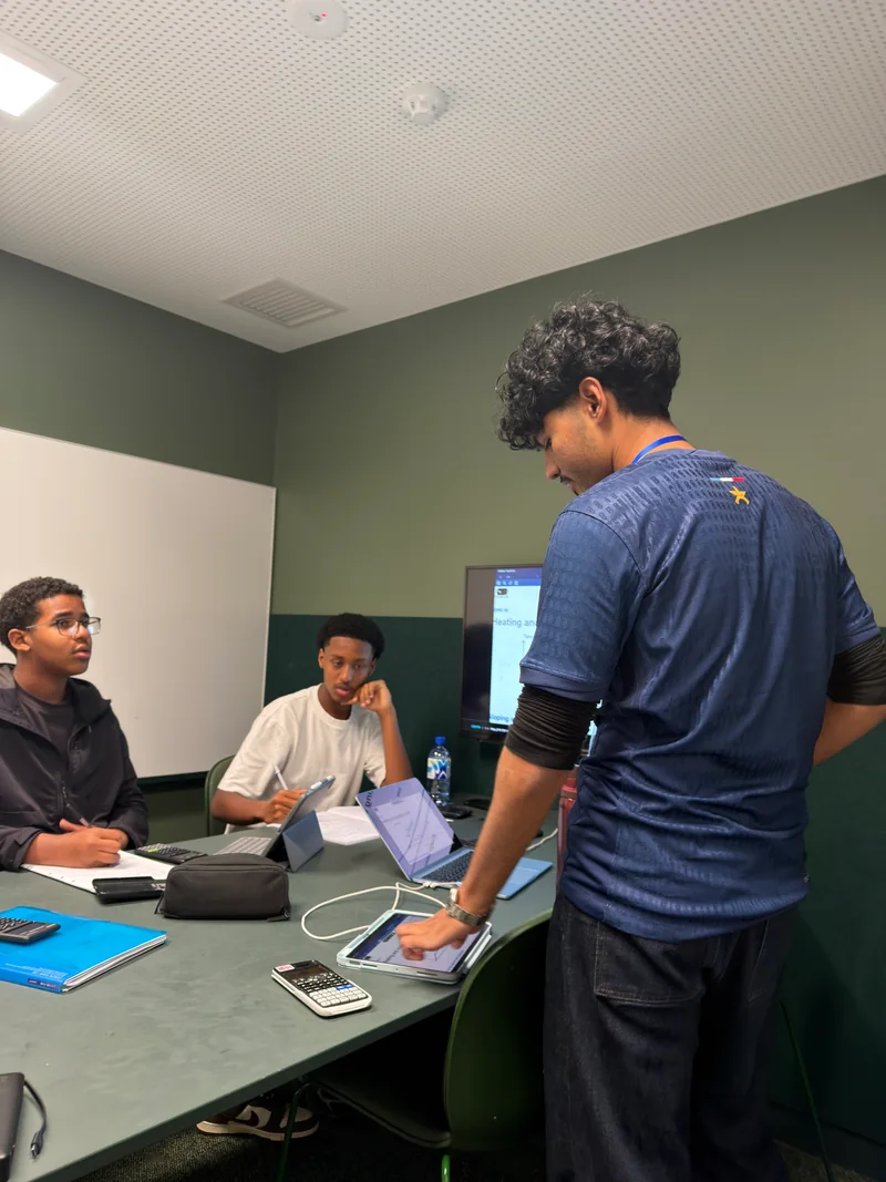 Students and tutors working together at Aventus